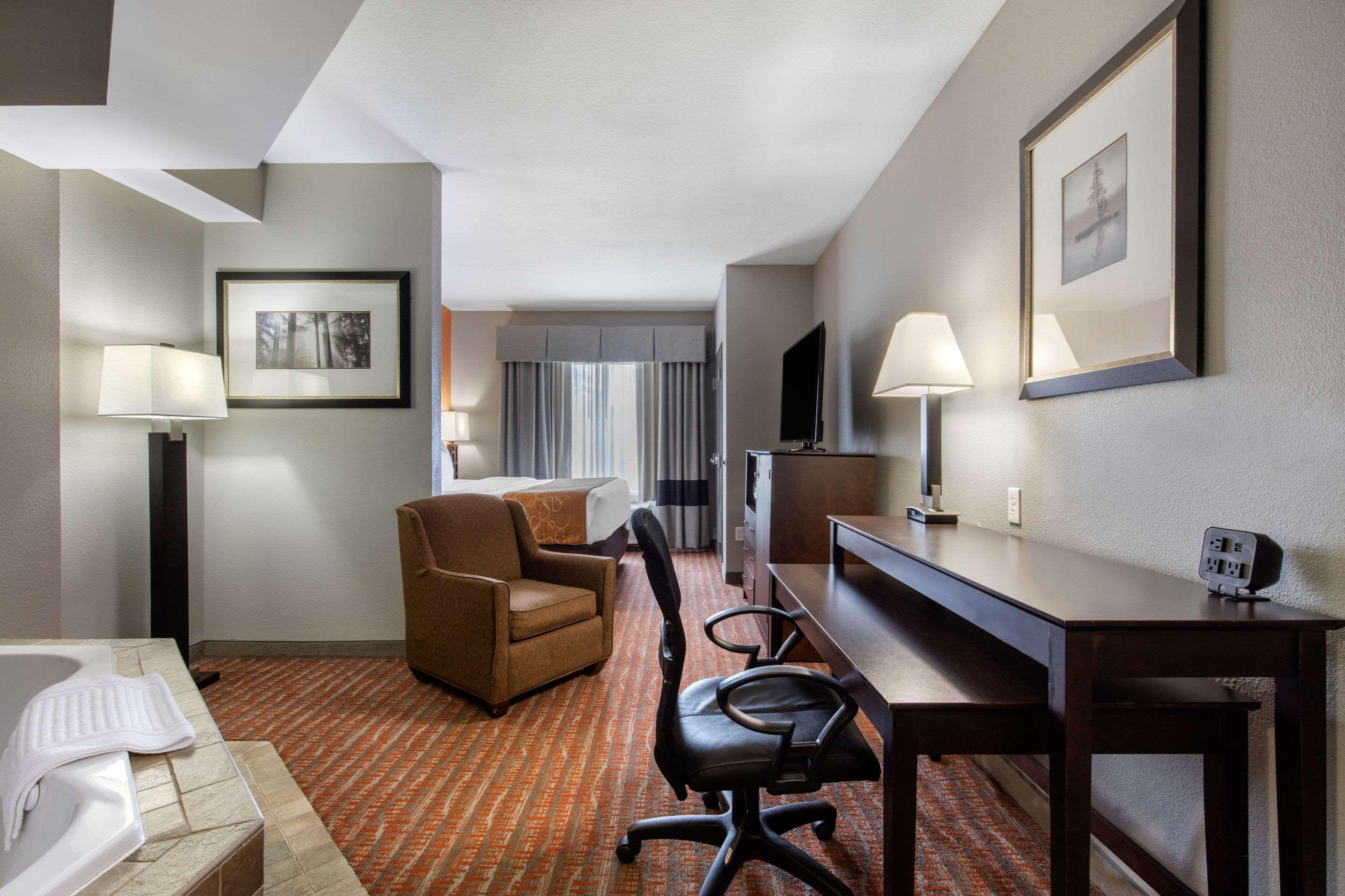 Comfort Suites Jackson I-40 Exteriör bild
