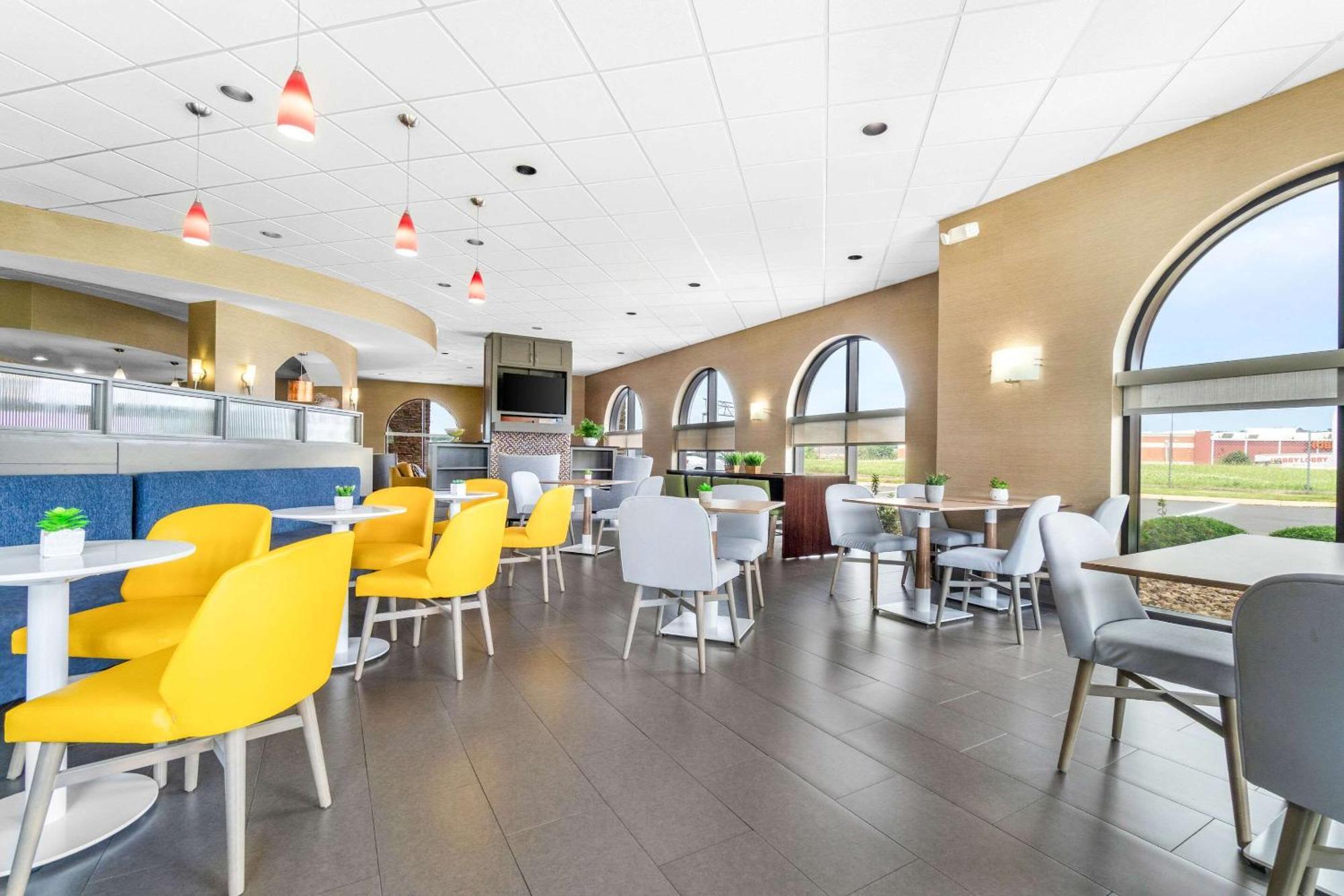 Comfort Suites Jackson I-40 Exteriör bild