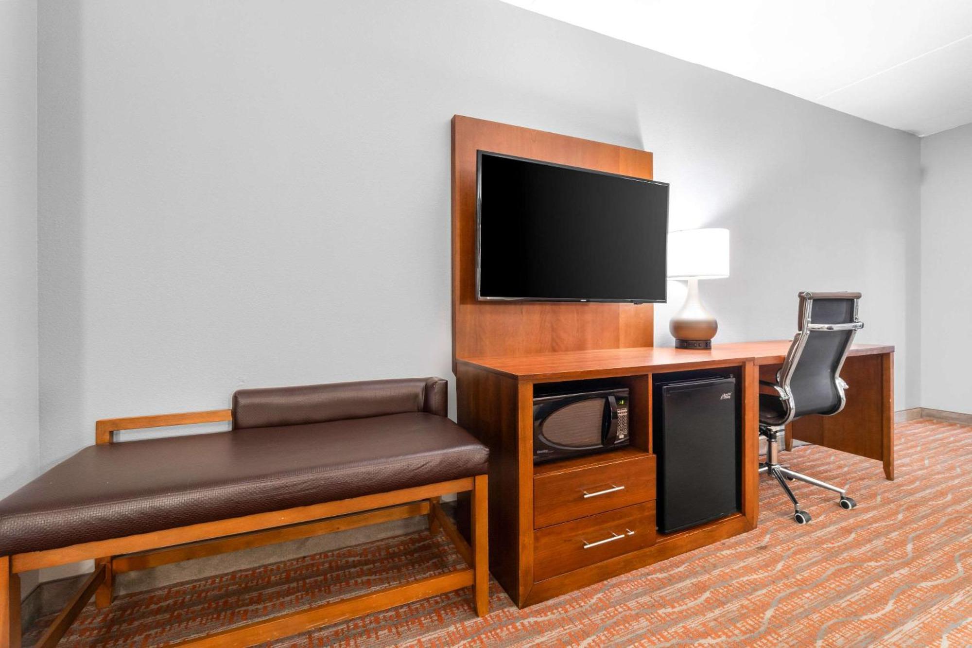 Comfort Suites Jackson I-40 Exteriör bild