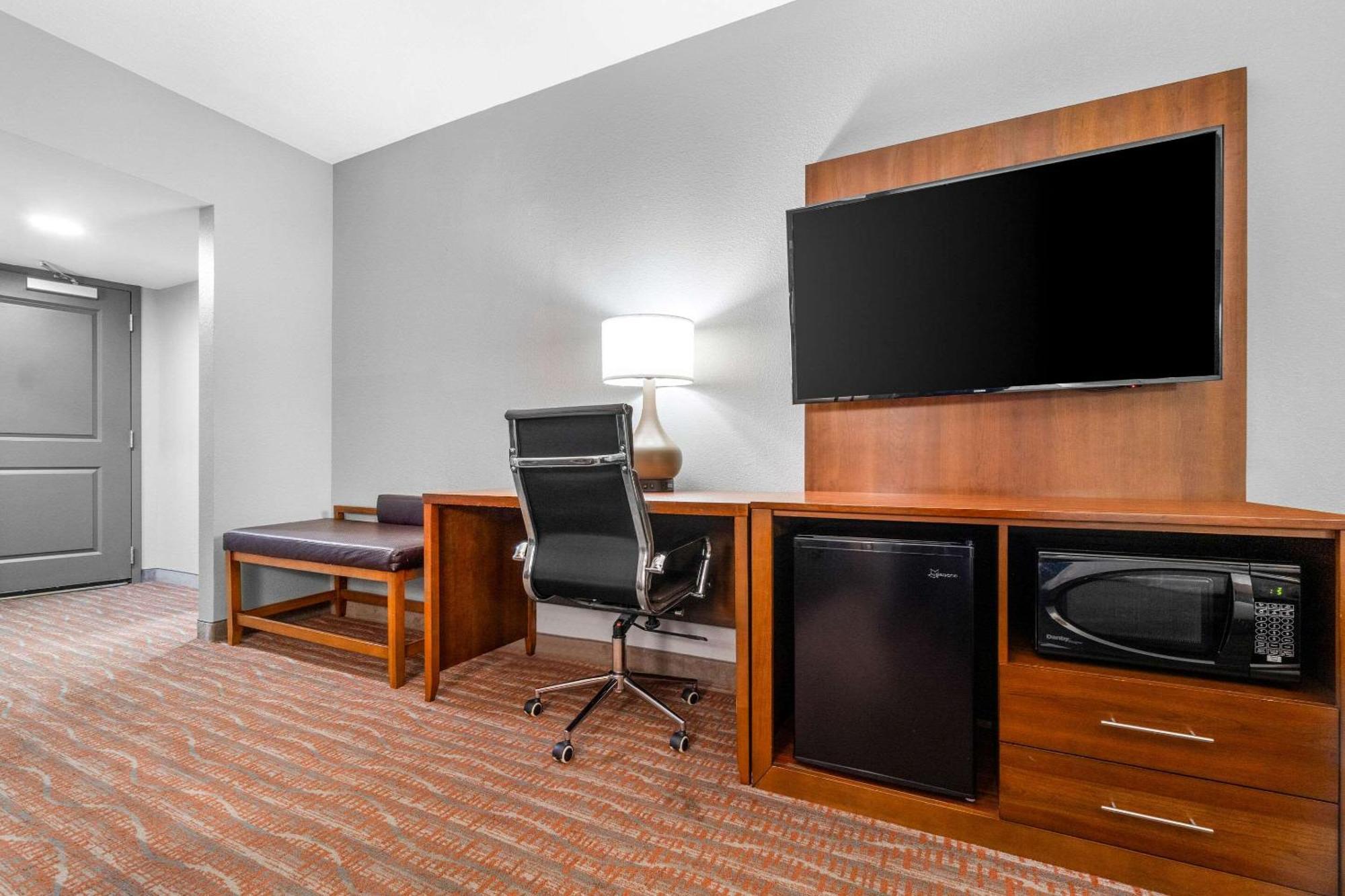 Comfort Suites Jackson I-40 Exteriör bild