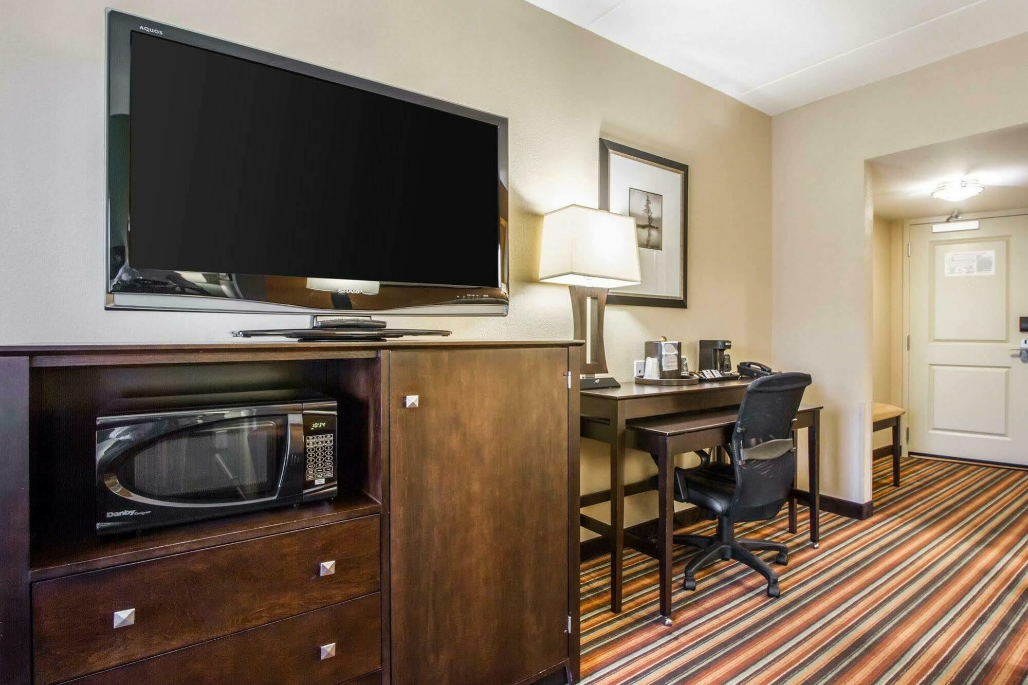 Comfort Suites Jackson I-40 Exteriör bild